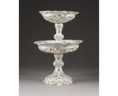 GROSSE ETAGÈRE 'FLEUR DE INDES' Ungarn, Herend, 20. Jh. Porzellan, polychrome Malerei, Goldstaffage. H. 40,5 cm. Aufglasurbla