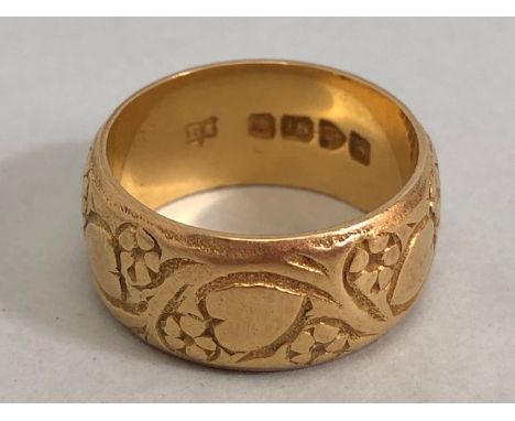18ct Gold ring with all over engraving of scrolls and hearts approx size 'K' and 8.6g