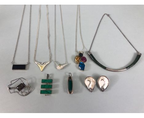 Vintage jewellery, collection of stone set studio pendants , to include malachite, jade, smokey quartz brooch, obsidian, and 