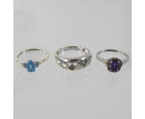 A 9 carat gold diamond dress ring, with a central blue stone, size O, 1.7g, boxed, together with two various 9 carat gold rin