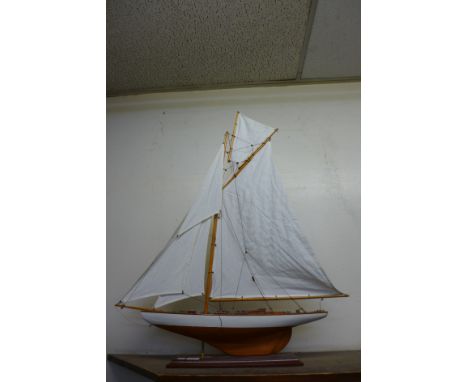 A model pond yacht