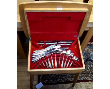 A vintage teak cased canteen of cutlery.