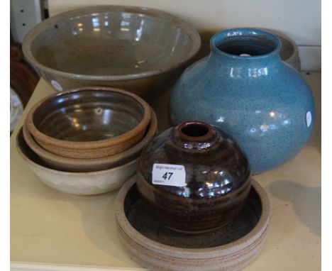 A mixed collection of studio pottery ceramic items to include a Tom Lochhead studio pottery turquoise glaze bulbous form vase