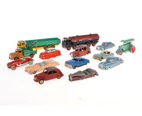Konv. mit versch. Modellfahrzeugen, darunter Dinky, Z 4