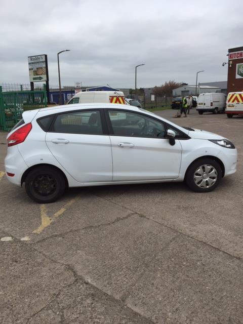 2 axle ford body rigid 5 Car. Hatchback FIESTA FORD TDCI. Diesel Door ECONOTEC