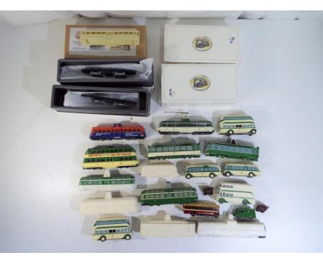 Model Railways - a good mixed lot of OO gauge spares by Hornby, Lima and similar to include locomotive bodies, white metal / 