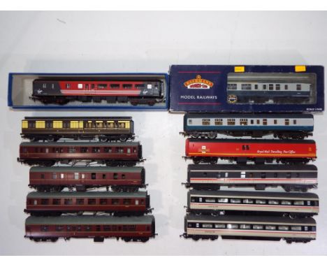 Model Railways - twelve OO gauge coaches by Bachmann, Hornby and others, predominantly unboxed includes 39-401 BR Mk2 Brake C