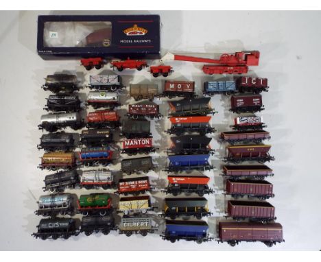 Model Railways - forty OO gauge wagons predominantly unboxed to include Bachmann, Hornby, Mainline and others, items appear t