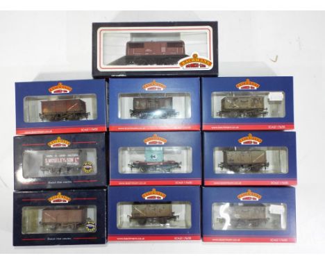 Model Railways - ten Bachmnnn OO gauge wagons in original boxes comprising 37-977, 37-377F, 37225E, 37252D and similar, wagon