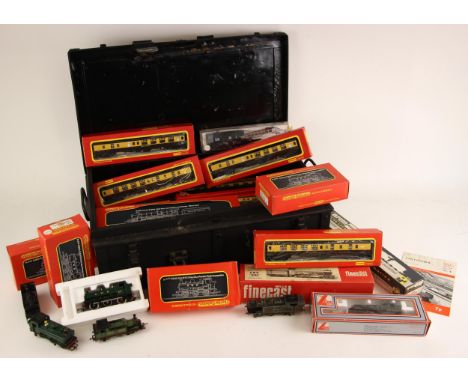 A quantity of vintage OO/HO gauge boxed model railway locomotives, comprising: a Wrenn Railways W2221 4-6-0 'Cardiff Castle' 
