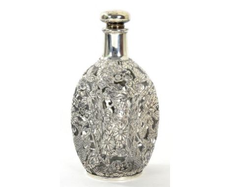 A SILVER OVERLAY DIMPLE DECANTER AND STOPPER, 22CM H, EARLY 20TH CENTURY