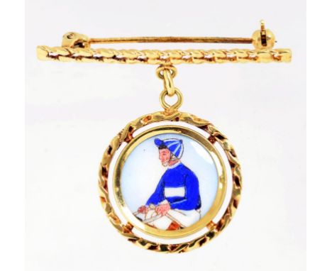 A GOLD AND ENAMEL JOCKEY PENDANT, SUSPENDED FROM A GOLD BAR BROOCH, 7.7G GROSS