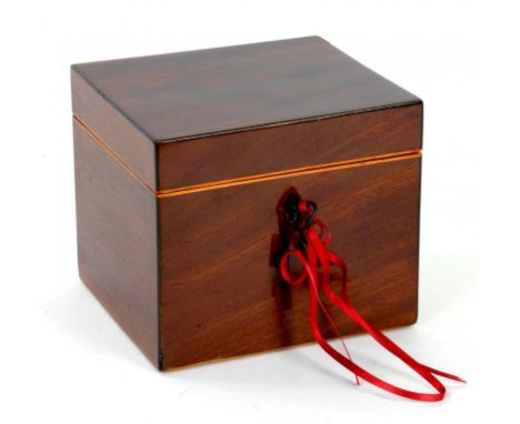 A GEORGE III MAHOGANY TEA CADDY, 11.5CM W