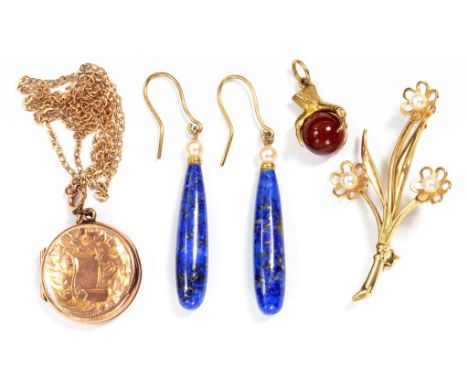 A PAIR OF GOLD, CULTURED PEARL AND LAPIS LAZULI EARRINGS, A GOLD LOCKET, A GOLD AND CULTURED PEARL SPRAY BROOCH AND A GOLD AN