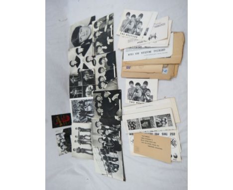 Music Memorabilia - The Beatles - Various ephemera from The Beatles fan club including newsletters (number 2 included), postc