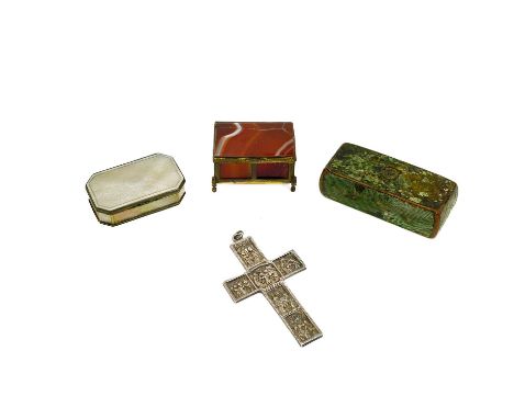A Chinese mother of pearl and white metal mounted snuff box. Engraved with two figures, width 6.5cm, together with a Georgian