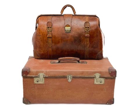 An early 20th century Debenham &amp; Freebody leather shoe trunk. Fitted with lift out tray and adjustable partitions, togeth