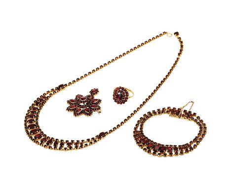 Schmuckkonvolut 4-teilig, GG 8K, 60,9 g (netto ohne Steine ca. 30 g), Händlerkonvolut bestehend aus 1 Collier 44 cm, 1 Anhäng