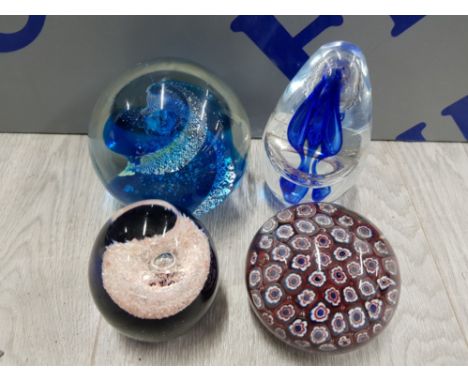 4 VINTAGE PAPERWEIGHTS INCLUDING MILLEFIORI PATTERN