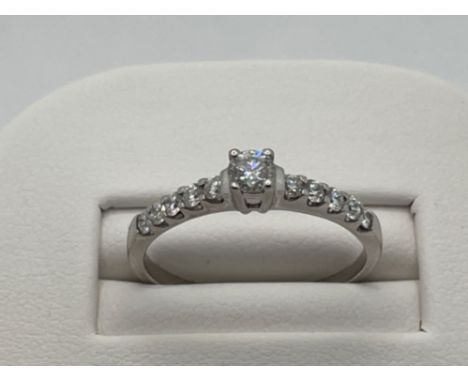 BEAUTIFUL 18CT WHITE GOLD DIAMOND SET SOLITAIRE RING COMPRISING OF 1 ROUND BRILLIANT DIAMOND COMPLETE WITH 10 ROUND BRILLIANT