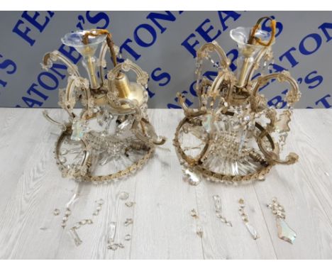 A PAIR OF VINTAGE CRYSTAL GLASS CHANDELIERS WITH CLEAR GLASS DROPS, SOLD AS SEEN