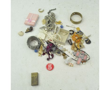 Assorted costume jewellery, to include rings, a ladies Timex and other pieces