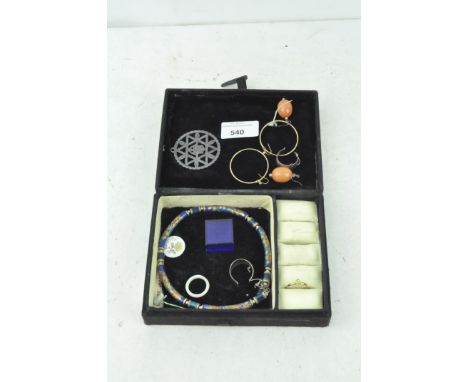 Costume jewellery, including an enamel necklace, in jewellery box