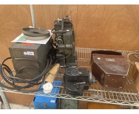 AN ASSORTMENT OF VINTAGE ITEMS TO INCLUDE AN ENSIGN SUPER-KINECAM SIXTEEN, A BOLEX CINE PROJECTOR ETC 