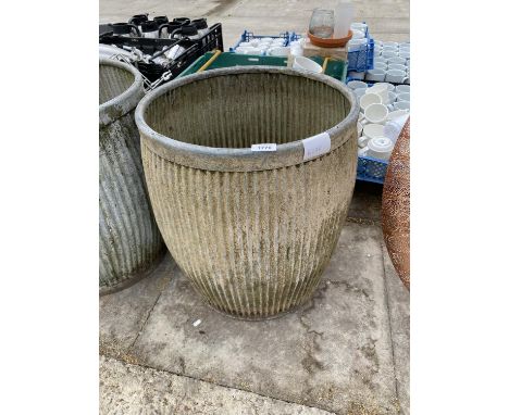 A VINTAGE GALVANISED DOLLY TUB 
