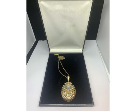 A 9 CARAT GOLD WINDOW LOCKET SET WITH OPALS (GLASS A/F) GROSS WEIGHT 20.6 GRAMS CHAIN LENGTH 46CM LOCKET LENGTH APPROXIMATELY