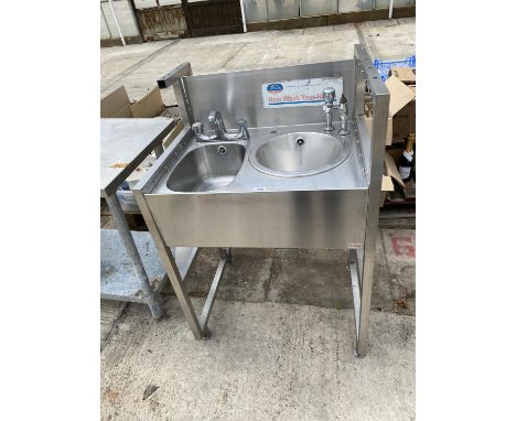 A STAINLESS STEEL INDUSTRIAL KITCHEN WASH BASIN 