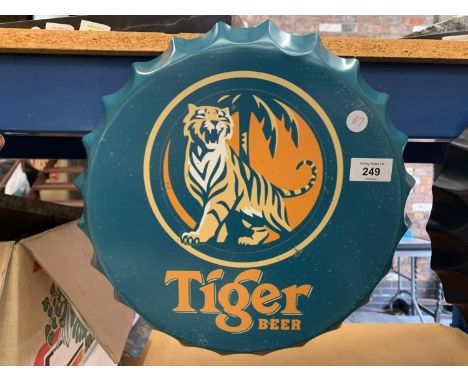 VINTAGE GARAGE RETRO 'TIGER' HANGING WALL BEER BOTTLE CAP DISPLAY SIGN 35 CM 