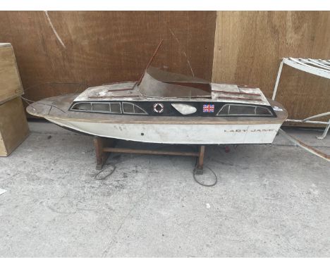 A VINTAGE MODEL ENGINE POWERED BOAT 