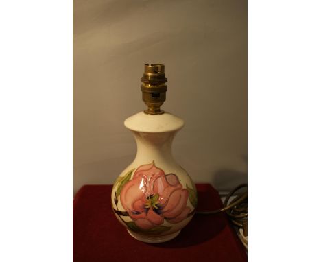 A MOORCROFT HIBISCUS TABLE LAMP 