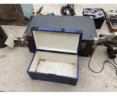 A LARGE VINTAGE TRAVEL TRUNK AND A FURTHER WOODEN TRAVEL CASE 