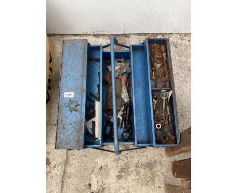 A METAL TOOL BOX WITH AN ASSORTMENT OF TOOLS 