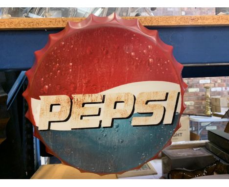 VINTAGE GARAGE RETRO 'PEPSI' HANGING WALL BEER BOTTLE CAP DISPLAY SIGN 35 CM 