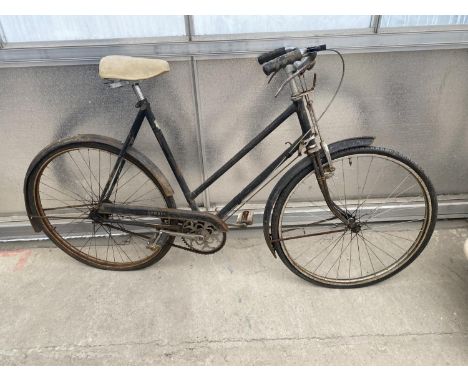 A VINTAGE RALEIGH LADIES BIKE AND A TOWNSEND HEDGEHOPPER GENTS BIKE WITH 12 SPEED GEAR SYSTEM 