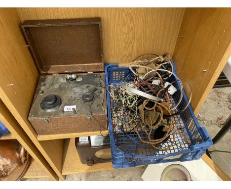 A VINTAGE RADIO AND A SELECTION OF HEADPHONES 