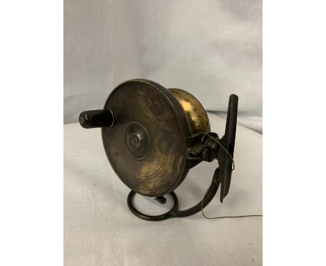A VINTAGE 'MALLOCH'S PATENT' FISHING REEL 