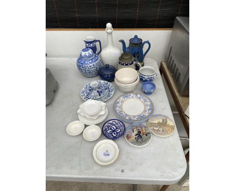 AN ASSORTMENT OF BLUE AND WHITE CERAMIC WARE TO INCLUDE SHELLEY AND WEDGWOOD ETC 