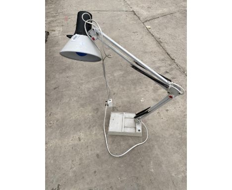 A VINTAGE ANGLE POISE LAMP 