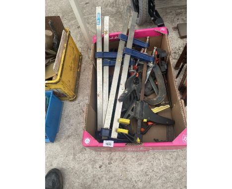 AN ASSORTMENT OF CLAMPS TO INCLUDE G CLAMPS AND SASH CLAMPS ETC 