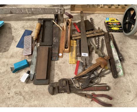 AN ASSORTMENT OF HAND TOOLS TO INCLUDE DRILL BITS, SHARPENING STONE AND FILES ETC 