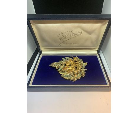 A VINTAGE FLORA DANICA DANISH STERLING SILVER BROOCH WITH A PRESENTATION BOX 