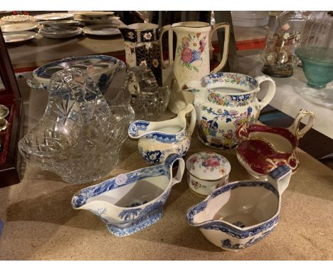 A MIX OF CERAMIC AND GLASS JUGS AND BOWLS 