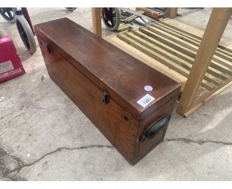 A VINTAGE TREEN BOX 