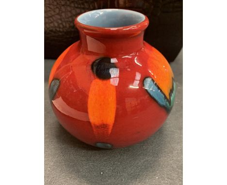 A POOLE VOLCANO VASE H:9CM 