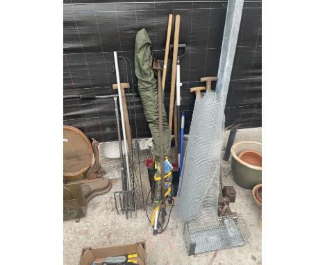AN ASSORTMENT OF GARDEN TOOLS TO INCLUDE SHOVELS, MESH AND A RODENT TRAP ETC 