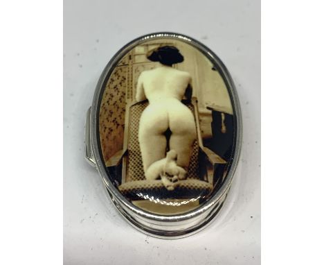 A MARKED SILVER PILL BOX WITH AN EROTIC DESIGN ENAMEL LID 